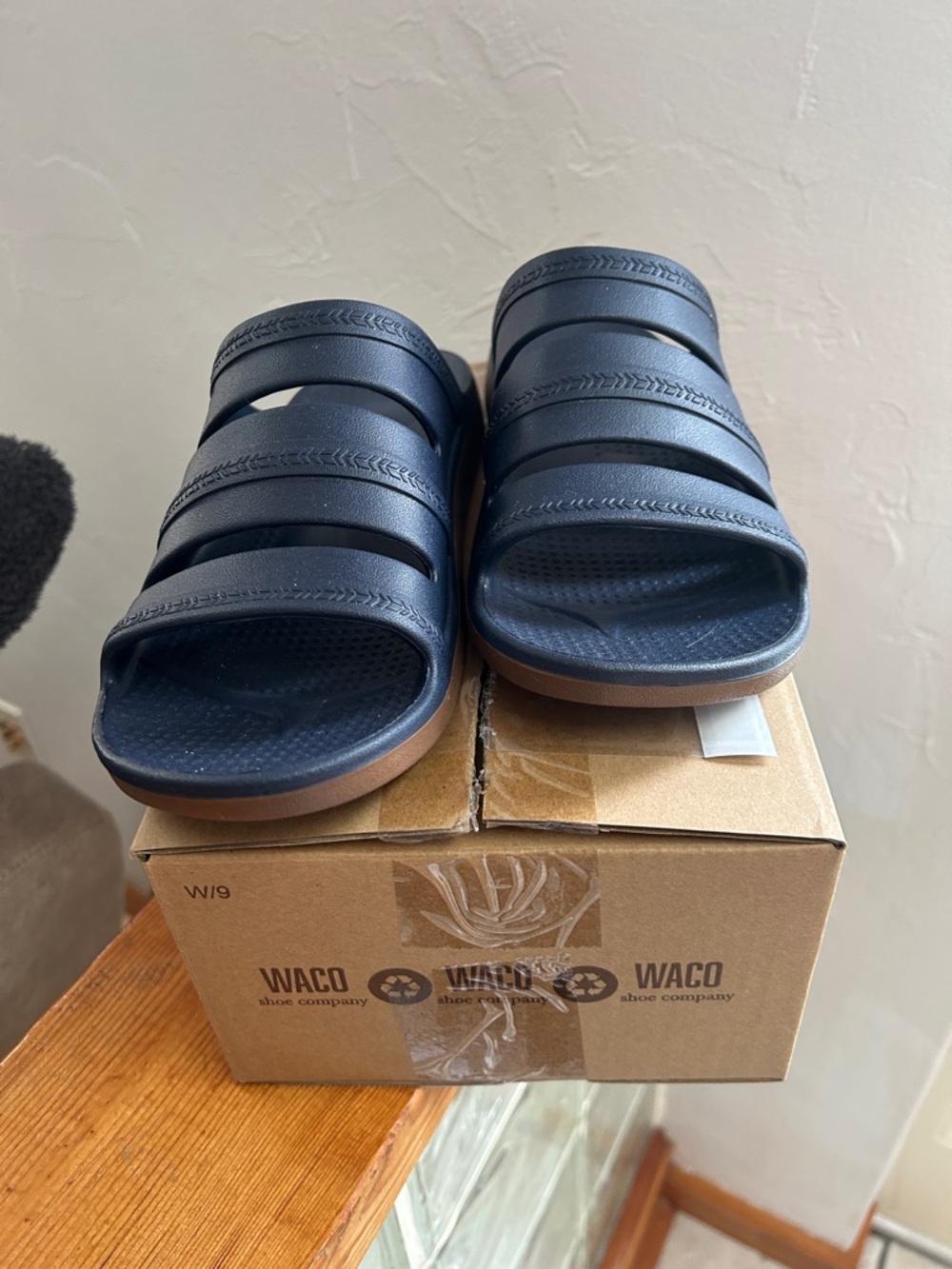 REVITALIGN Women's Navy Three-Strap Slide Sandals - Picture 2 of 4